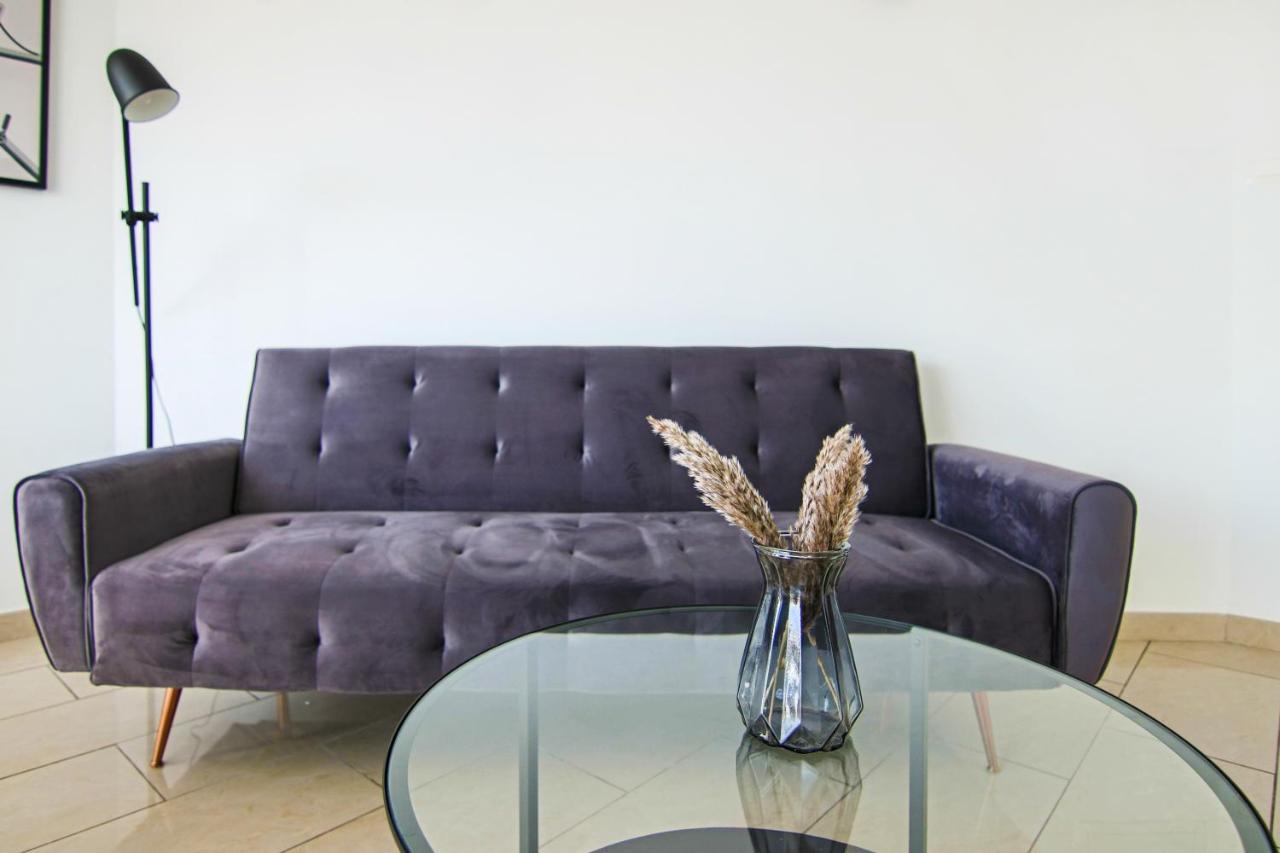 Phaedrus Living Seaside Junior Suite Lighthouse 63 Paphos Bagian luar foto