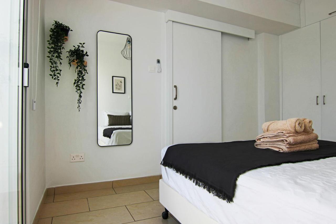 Phaedrus Living Seaside Junior Suite Lighthouse 63 Paphos Bagian luar foto