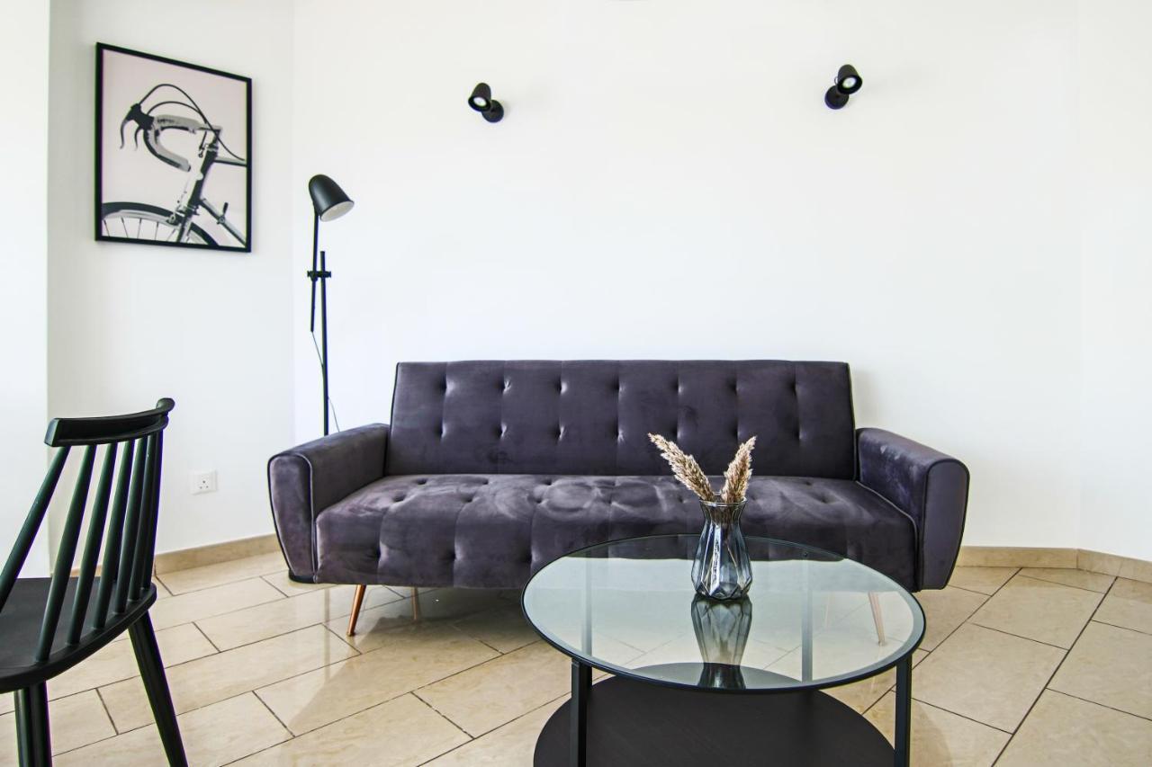 Phaedrus Living Seaside Junior Suite Lighthouse 63 Paphos Bagian luar foto