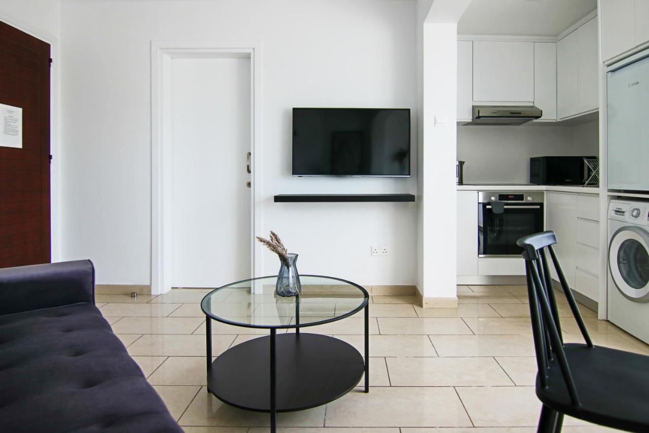 Phaedrus Living Seaside Junior Suite Lighthouse 63 Paphos Bagian luar foto