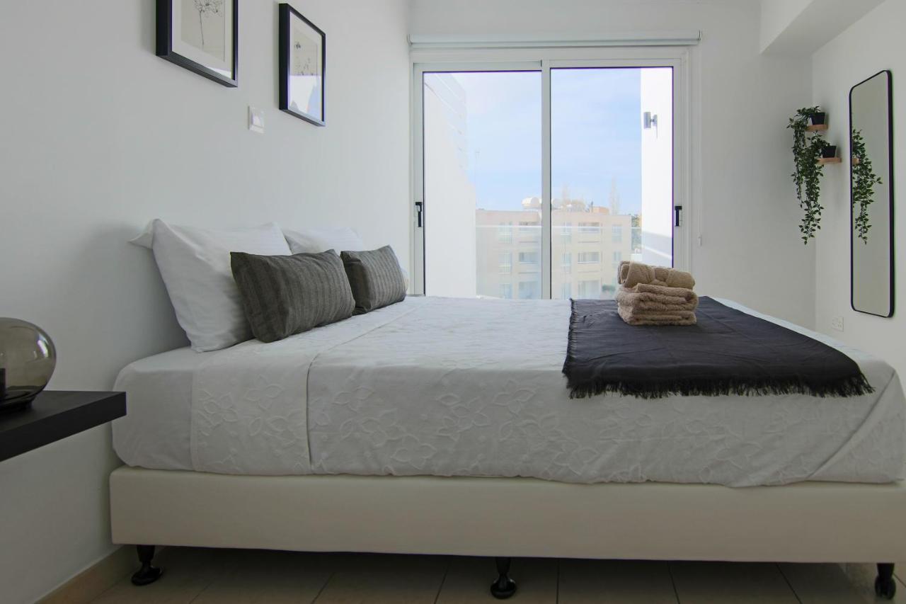 Phaedrus Living Seaside Junior Suite Lighthouse 63 Paphos Bagian luar foto
