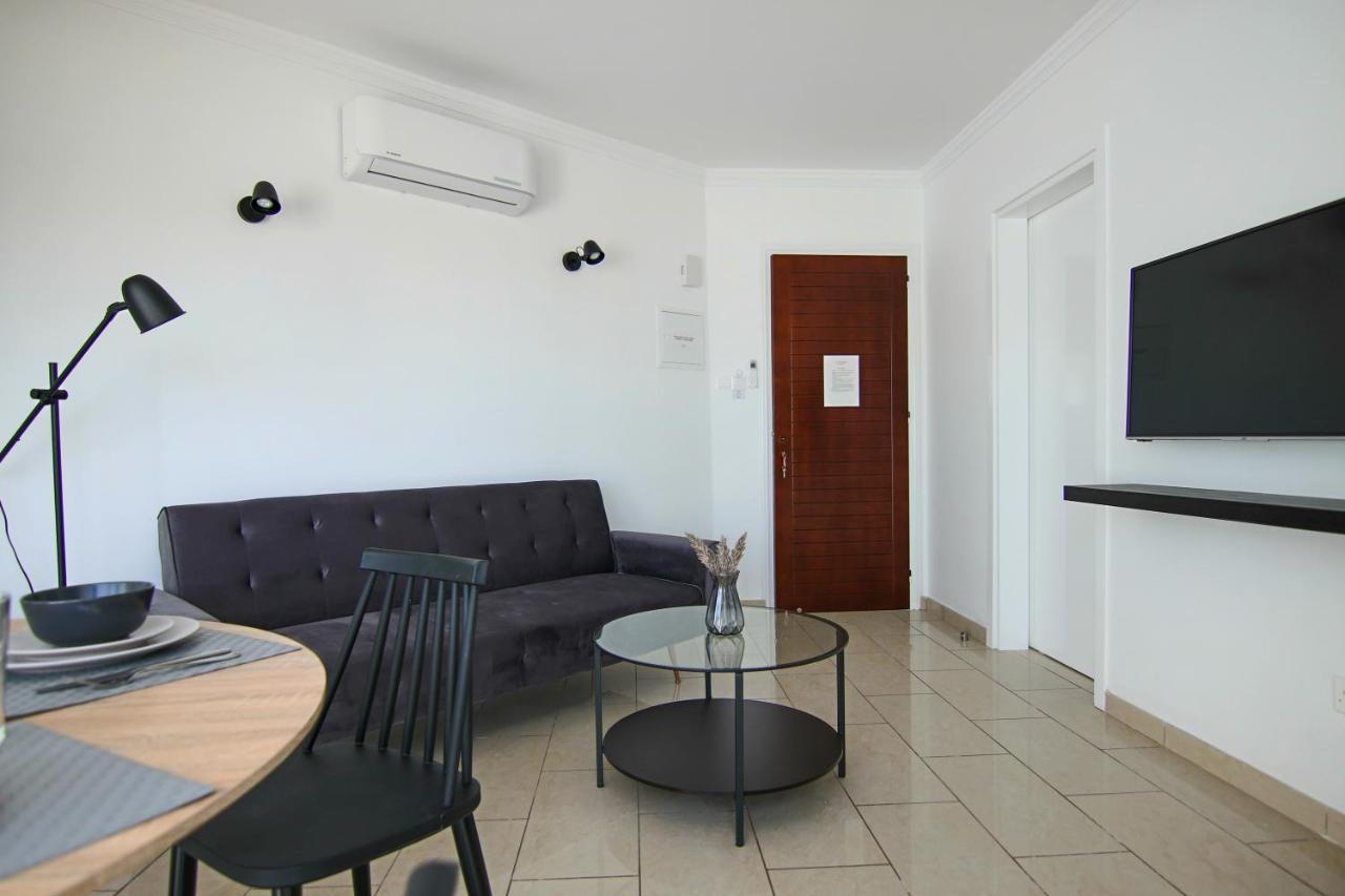 Phaedrus Living Seaside Junior Suite Lighthouse 63 Paphos Bagian luar foto