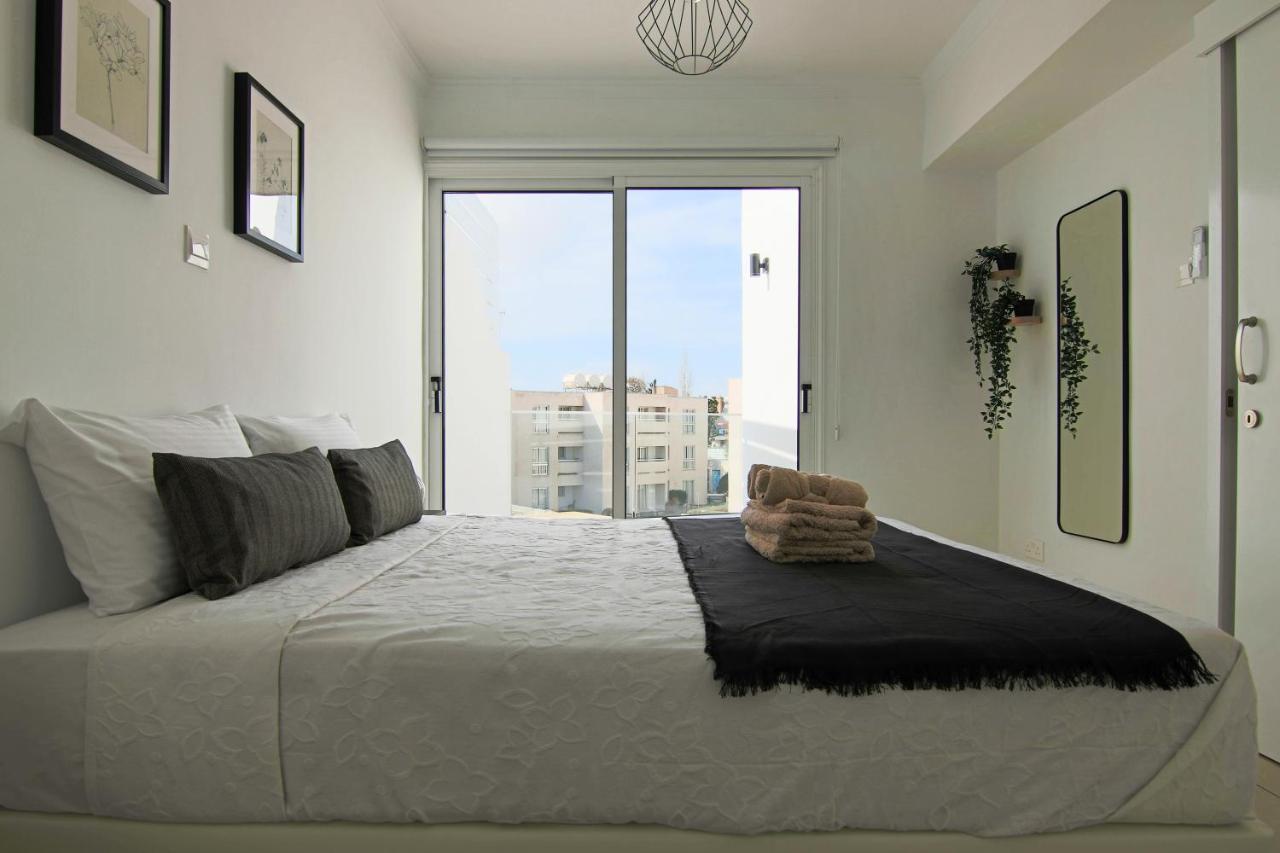 Phaedrus Living Seaside Junior Suite Lighthouse 63 Paphos Bagian luar foto