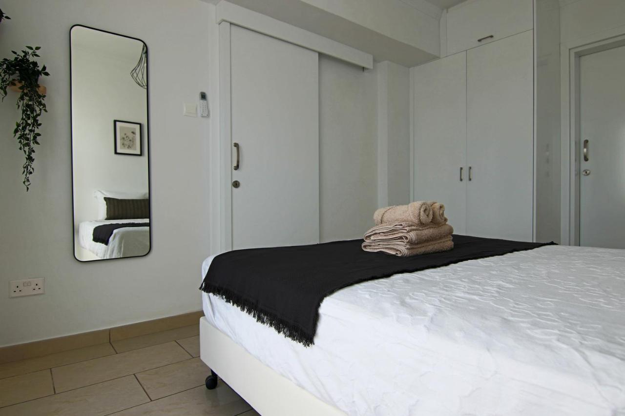 Phaedrus Living Seaside Junior Suite Lighthouse 63 Paphos Bagian luar foto