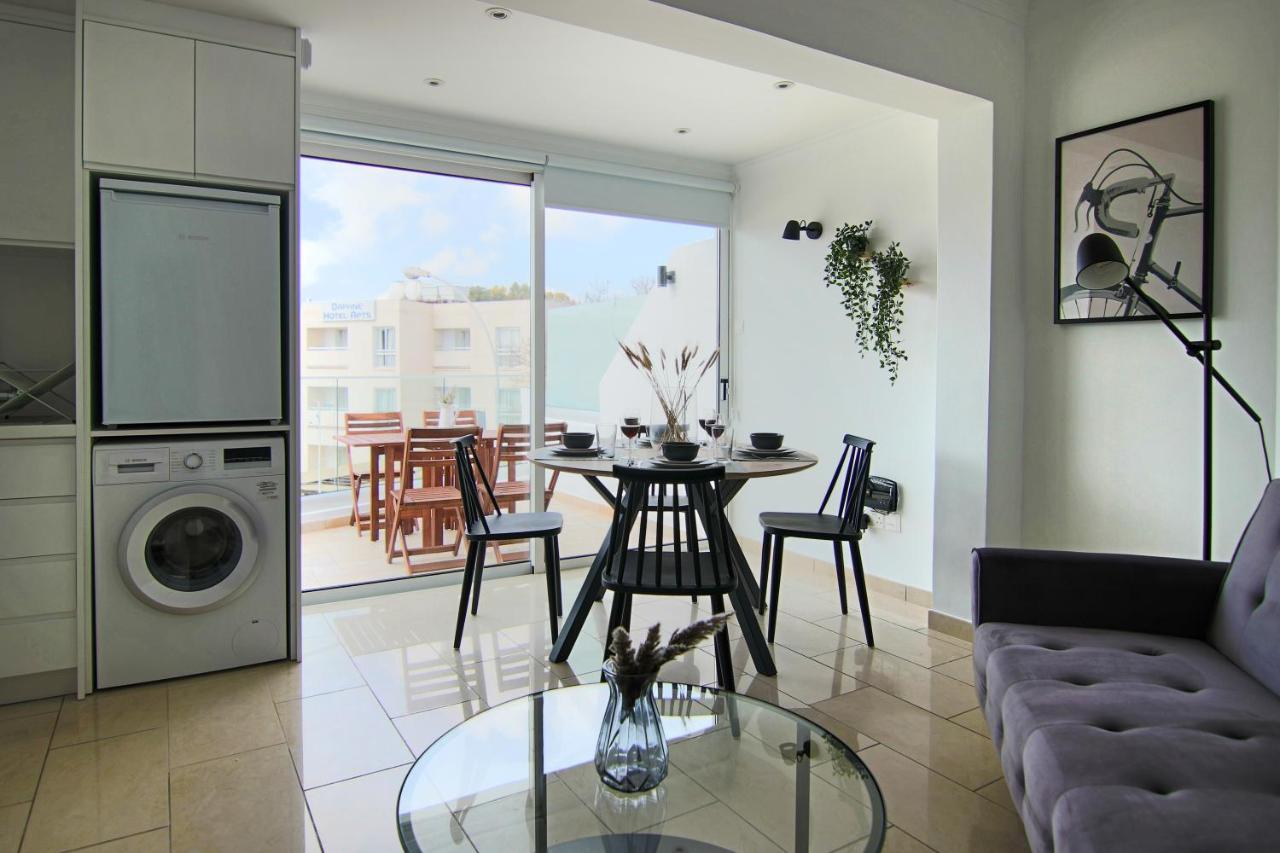 Phaedrus Living Seaside Junior Suite Lighthouse 63 Paphos Bagian luar foto